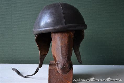 Oud Leren Helmpje Blossombrocantenl
