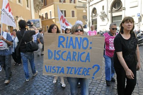 Rifiuti Sit In A Montecitorio Pian Dell Olmo Non Si Tocca La