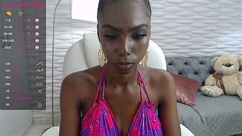 Roshell Naked Stripping On Cam For Live Sex Video Chat Gyrls