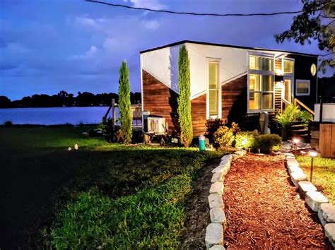 Lakefront Tiny House With Modern Amenities In Orlando Community