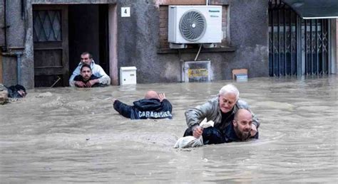 Sciacalli In Azione In Emilia Romagna Si Fingono Volontari E Rubano A