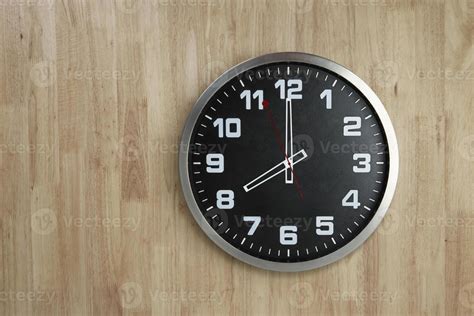 reloj independiente a las 8 en punto, comience a trabajar a las 8 p.m ...