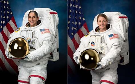 Astronautas De La Nasa Realizan Caminata Espacial En La Eei Grupo Milenio