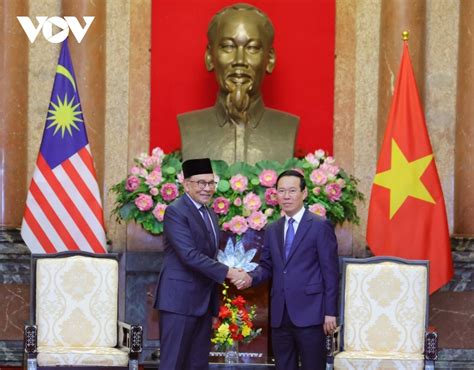 Malaysian Pm Anwar Ibrahim Ends Vietnam Visit