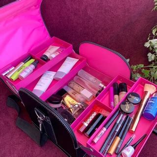 Maleta De Maquiagem Grande Avon Couro Preta E Rosa Shopee Brasil