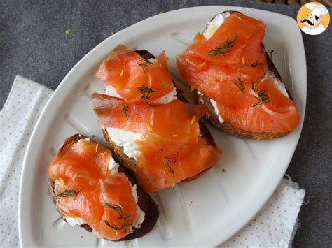 Tostas con queso de cabra fresco y salmón ahumado Receta Petitchef