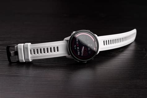 Trên tay Garmin Forerunner 955: Đẹp hơn, xịn hơn, màn hình cảm ứng, sạc ...