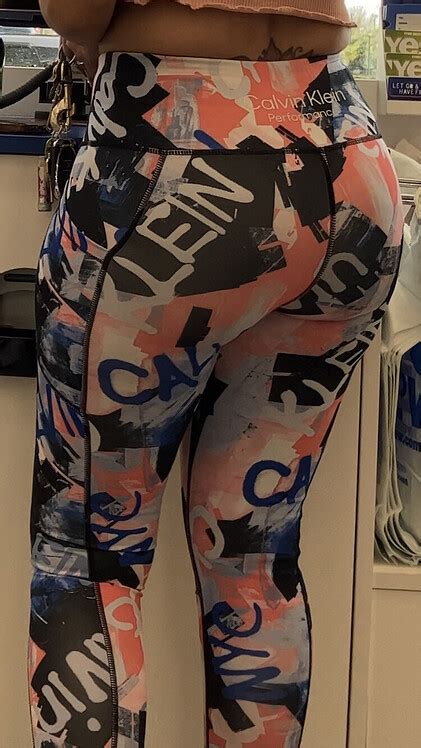 Donkey Milf In Colorful Ck Leggings Spandex Leggings Yoga Pants