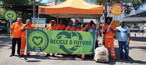 Moradores De Vila Isabel Participam De Campanha De Ades O Coleta