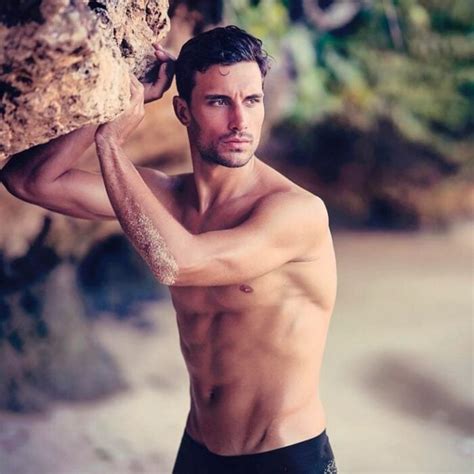 15 Spaniards So Handsome That They Will Make You Run To Pack Your