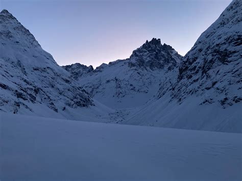 Col Du Clot Des Cavales Est Nuit Au Ref De L Alpe De Villar D Arene