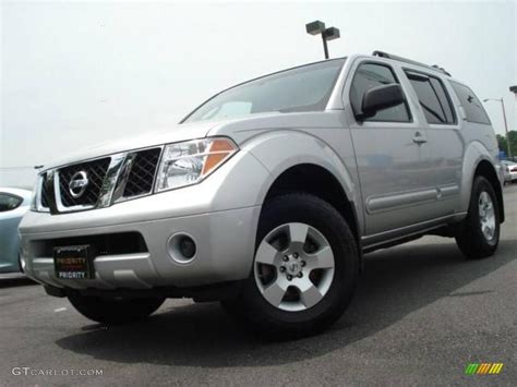 Silver Lightning Metallic Nissan Pathfinder S X Photo