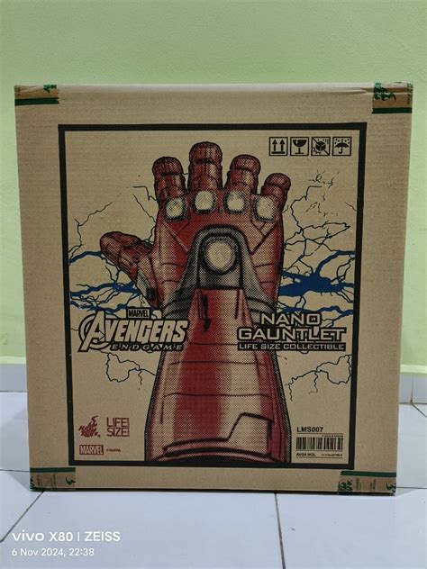 MISB Hot Toys LMS Avengers Endgame Nano Gauntlet Life Size Collectible Hobbies