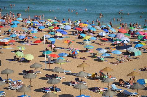 Algarve responsável por 1 3 das dormidas de turistas em Portugal em Julho