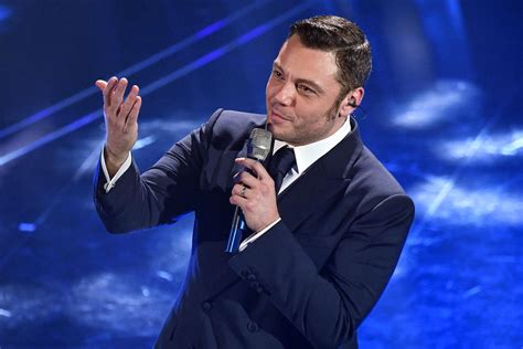 Tiziano Ferro Il Nuovo Singolo è La Vita Splendida Io Donna