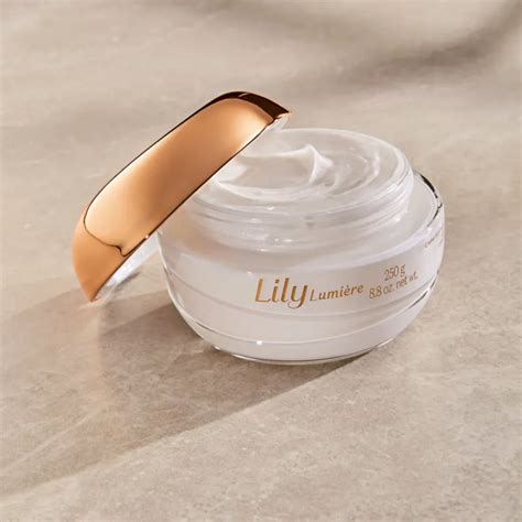 Creme O Boticário Acetinado Hidratante Desodorante Corporal Lily