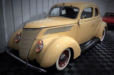 1937 FORD DELUXE CUSTOM COUPE