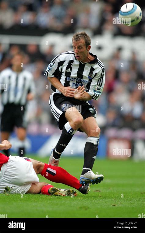 LEE BOWYER NEWCASTLE UNITED FC ST JAMES PARK NEWCASTLE ENGLAND 25