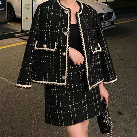 Pin by Thúy Hằng on Fashion Style • 时装 | Tweed jacket and skirt ...