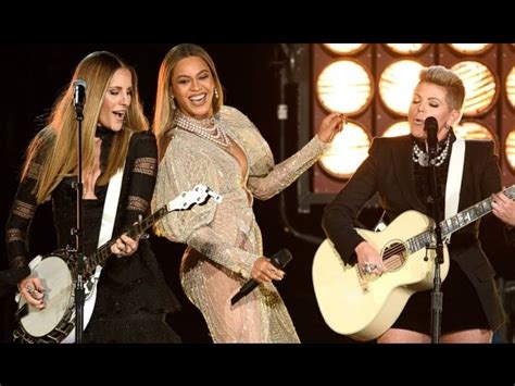 Beyonce Steals the Show at the Country Music Awards