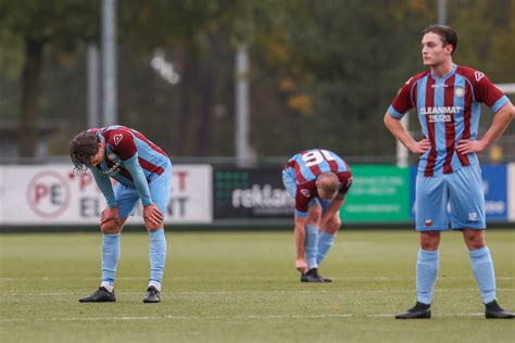 Update Tranen Bij Sml Om Overleden Clublid Speler Eldenia Krijgt Na Afloop Nog Rood Eendracht