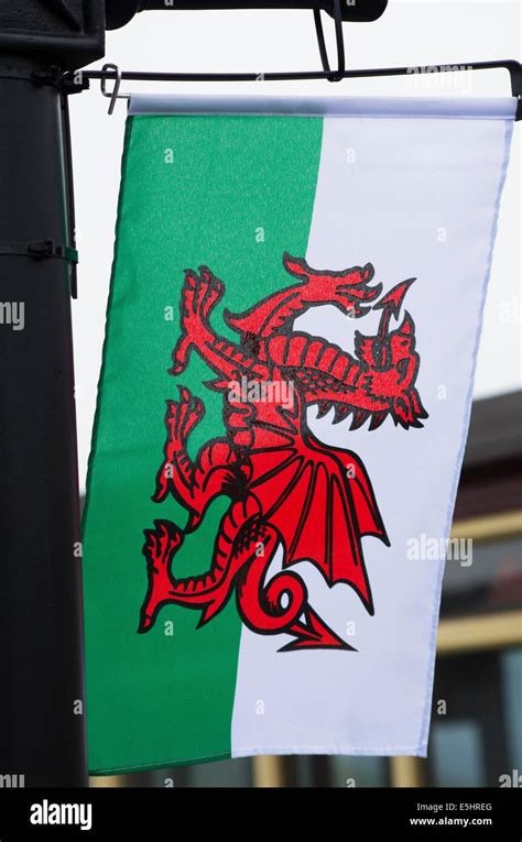 Welsh flag bunting hi-res stock photography and images - Alamy