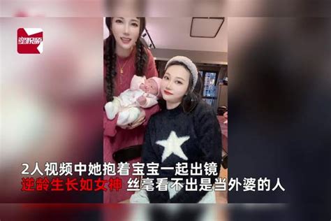 44岁女子喜当外婆，与23岁女儿同框似姐妹，抱着新生外孙太违和姐妹新生女儿