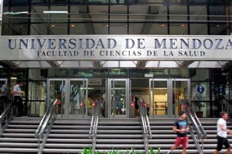 ¿Qué carreras ofrece la Universidad de Mendoza (UM)?