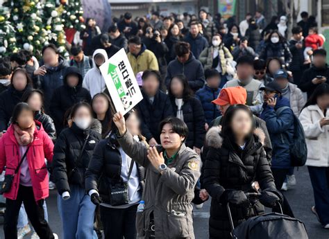 韩媒：“福宝”回中国前在韩最后一天展示，有韩国民众凌晨3点半就开始排队告别