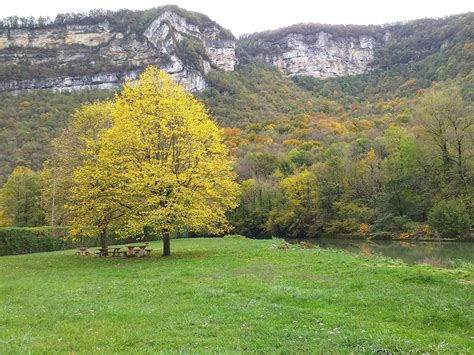 Aire De Pique Nique Du Plan D Eau Montagnes Du Jura