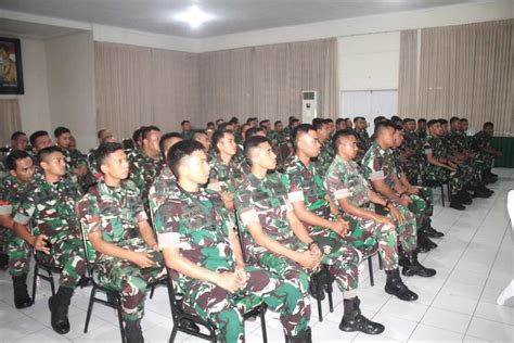 Eratkan Silaturahmi Danmenarmed 2 Kostrad Berikan Jam Komandan Setelah