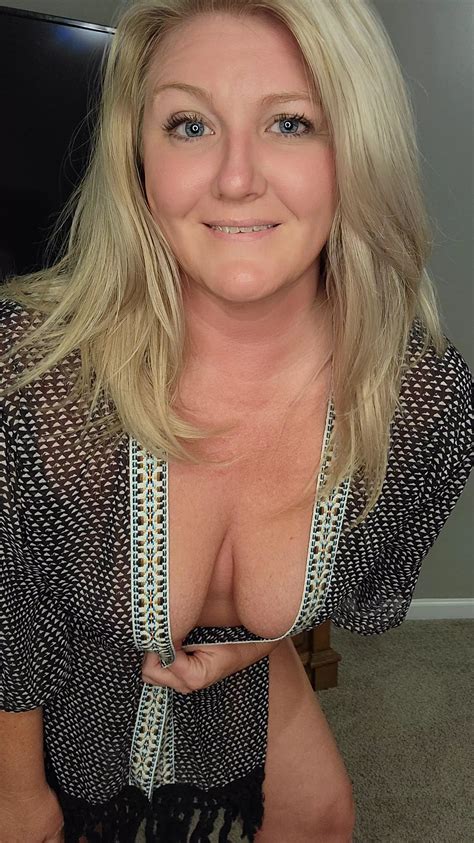 Going Braless In My Top Nudes Downblouse NUDE PICS ORG