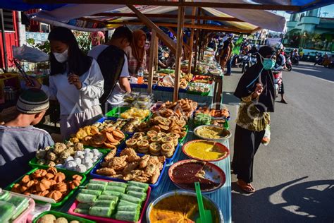 Pasar Takjil Ramadhan Di Ambon Antara Foto