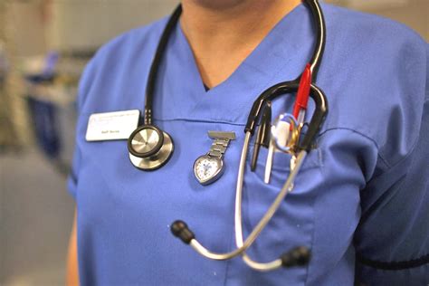 Fewer nurses educated to degree level putting patients' lives at risk ...