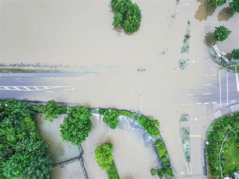 Hochwasser Alarm Feuerwehrmann Stirbt Ice Entgleist