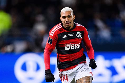 Flamengo Negocia Lateral Matheuzinho O Corinthians E Volante Thiago