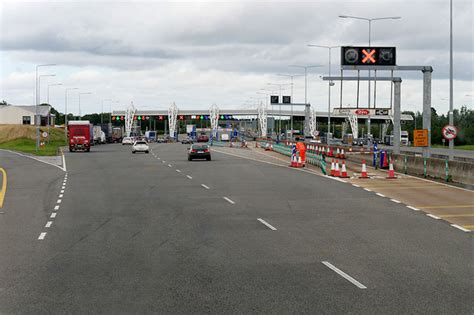 Approaching The Toll Plaza For M7 And M8 © David Dixon Cc By Sa20