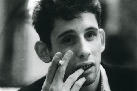 Des chansons inédites du chanteur des Pogues bientôt publiées Le