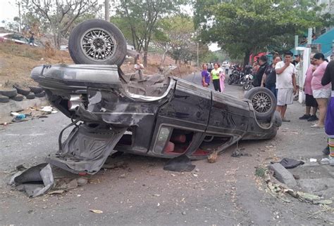 Madre Salva A Su Hija De Ser Impactada Por Auto En Colinas De Santa Fe