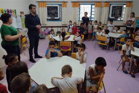 Educa O Faz Entrega De Uniformes Para Alunos Da Rede Municipal