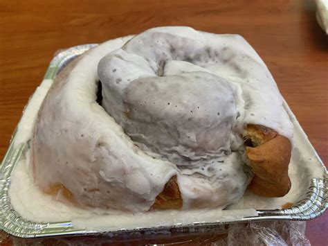 San Antonios Favorite Giant Cinnamon Roll Returns Packing Plenty Nostalgia