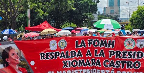 Maestros Jubilados Protestan En El Congreso Nacional Exigiendo Reformas