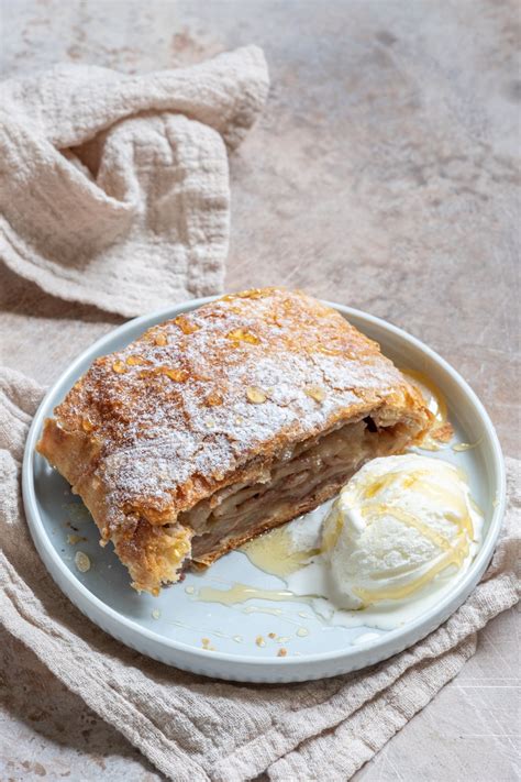 La Recette Du Strudel Aux Pommes De Julie Andrieu Marie Claire