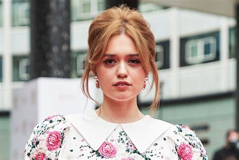 Lejos De La Adolescencia Esta Es La Edad Real De Los Protagonistas De Sex Education Revista