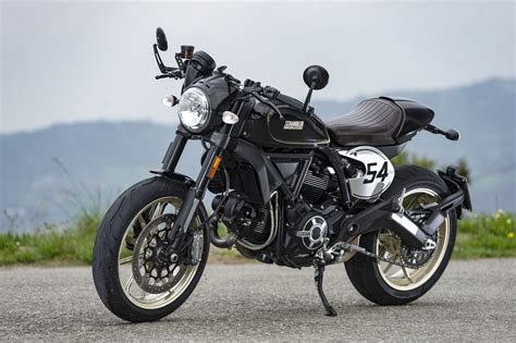 Triumph Street Cup Vs Ducati Scrambler Cafe Racer Reviewmotors Co