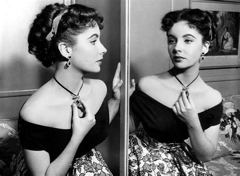 Beautiful Photos Of A 16 Year Old Elizabeth Taylor During The Filming