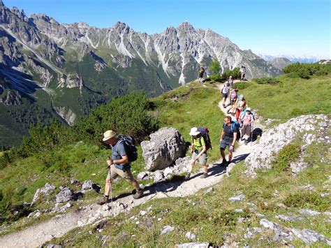 Von H Tte Zu H Tte In Den Stubaier Alpen Schw Bischer