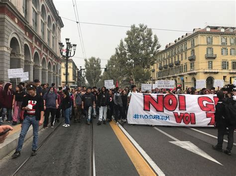 G7 Scontri A Torino Tra Manifestanti E Polizia Il Corteo Degli