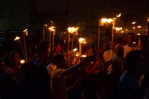 Cuba Marcha De Las Antorchas En La Habana Para Recordar El Natalicio