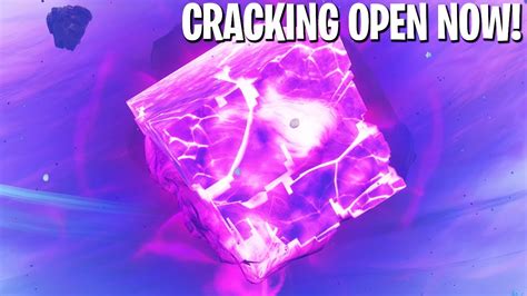 Fortnite Cube Cracking Open Right Now Fortnite Cube Event Youtube